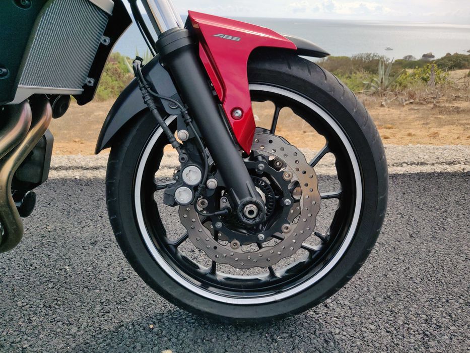 MT07 55kw/75cv ABS, vermelho/cherry red