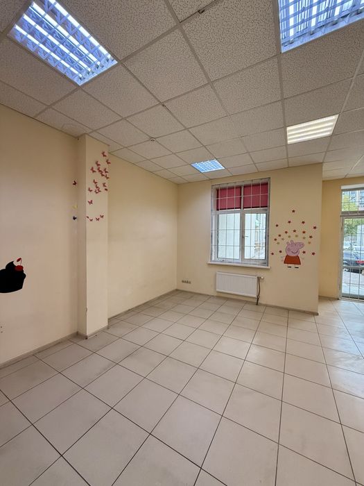 Оренда комерційного приміщення 41,7 м², центр Вишневого, Акварелі-1