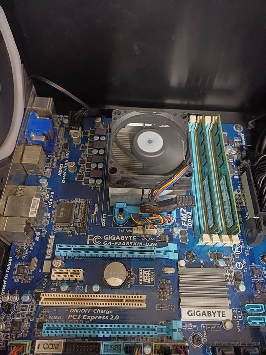 Motherboard GigaByte GA-F2A85XM-D3H + CPU + RAM