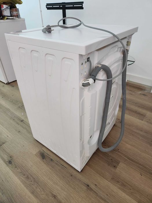 Máquina de lavar roupa c/ nova