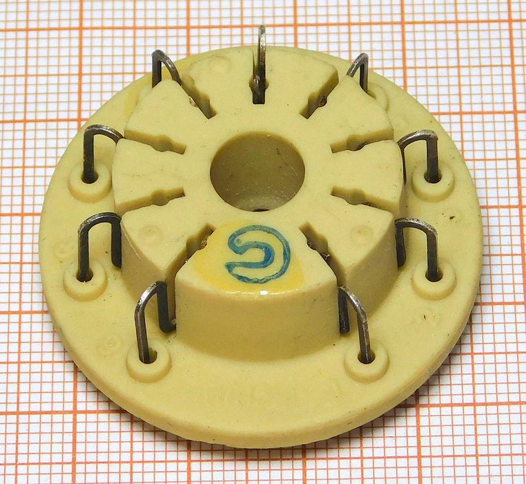 Oryginalna podstawka 9 pin PL15-1 ( lamp EL509, 6P45S itp. ) [097A]