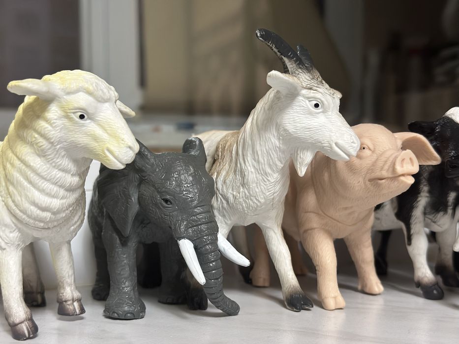 Реалістичні фігурки тварин (Schleich-стиль)