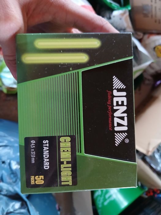 Kartonik 50 paczek świetlików wędkarskich dwa w paczce