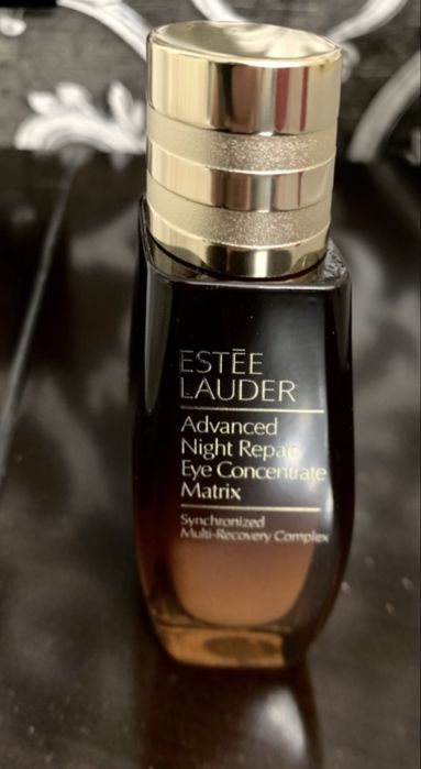 Krem regenerujący pod oczy Serum ESTEE LAUDER - 15 ml - PELNY