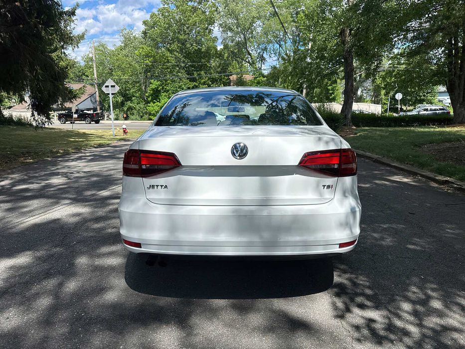 Volkswagen Jetta      2018