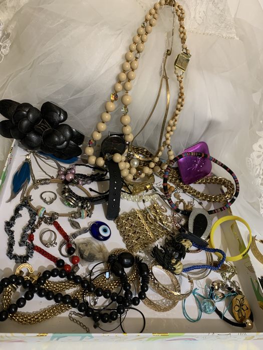 Красивый лот бижутерии