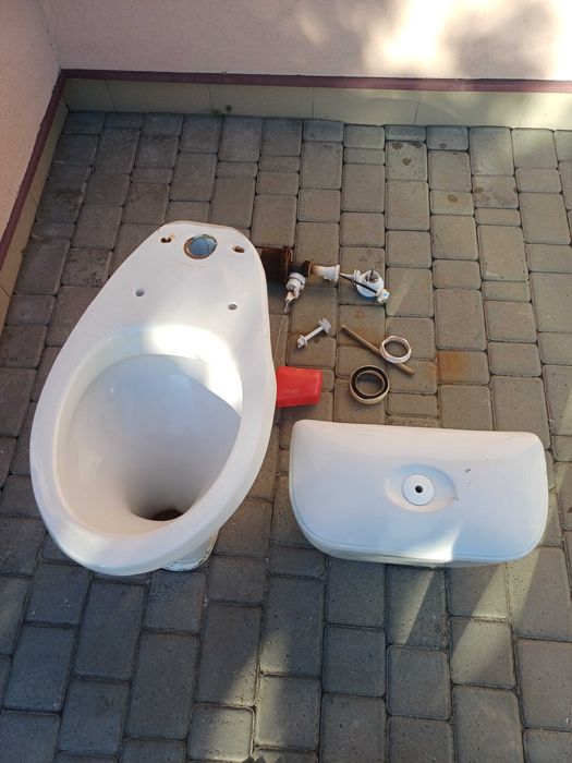 Унітаз з бачком б/у