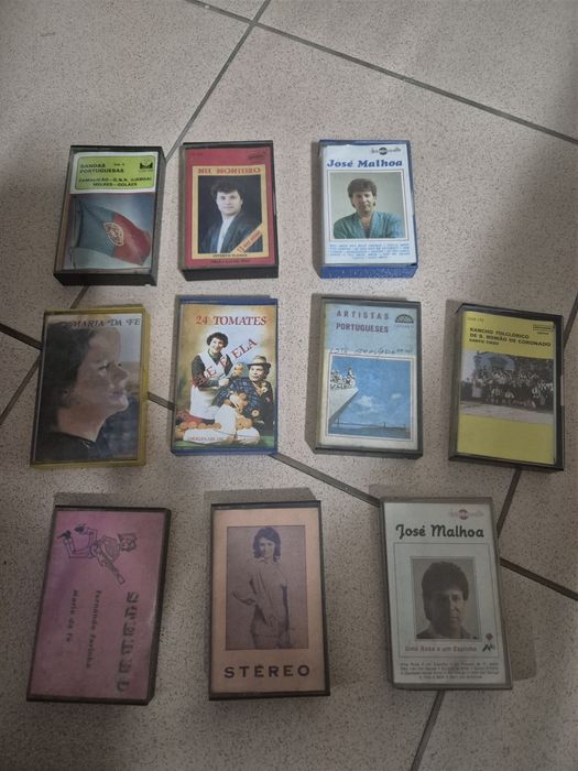 Várias cassetes de música