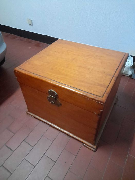 Arca antiga em madeira