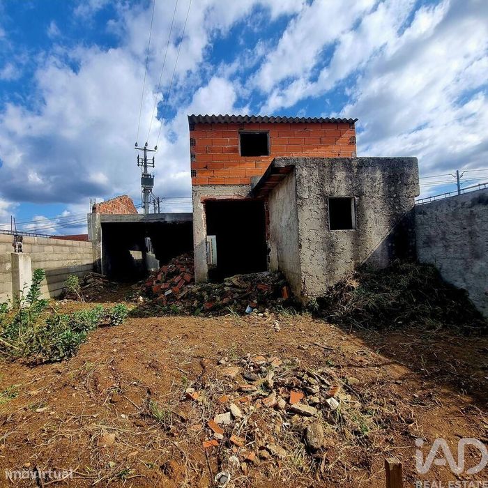 Casa / Villa T4 em Regueira de Pontes de 110,00 m2