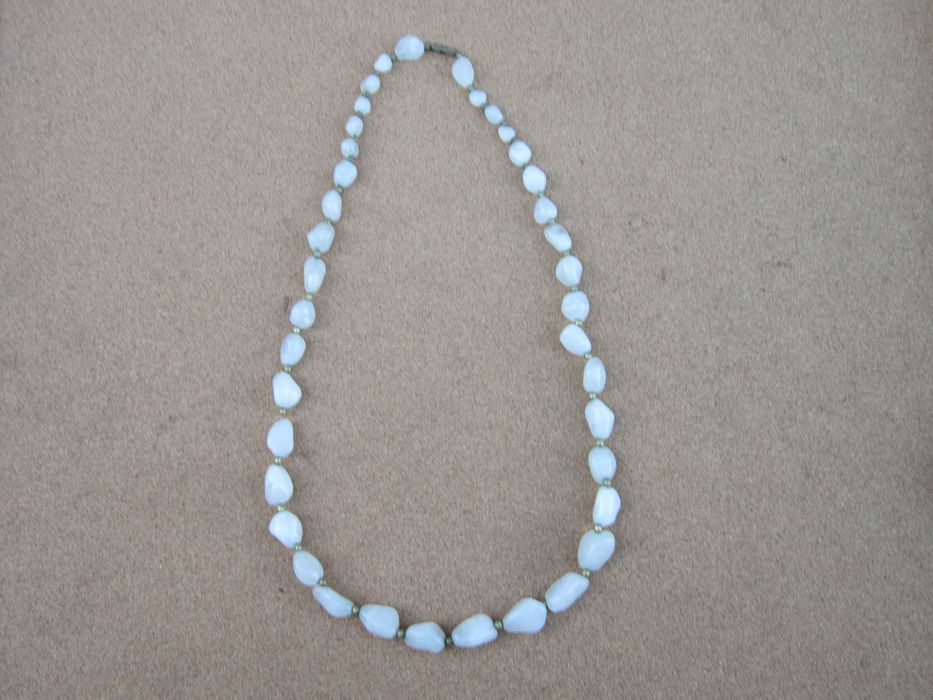 Бусы агат білий мінерал природний вага 77.28 грам