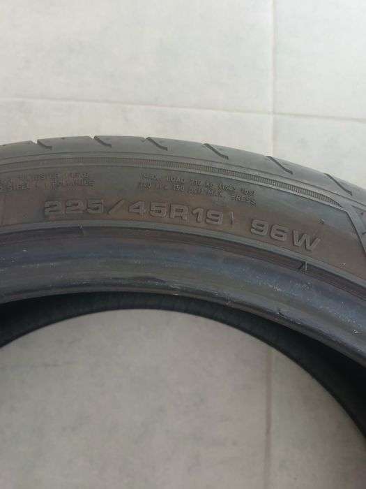 4 pneus 225 45 r19 Goodyear
