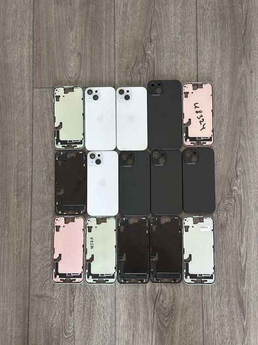 Корпуси iPhone 15