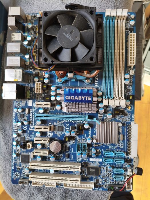 Gigabyte GA-MA770T-UD3 AM3 + AMD Phenom II X4 955 | DDR3 | 4 rdzenie |