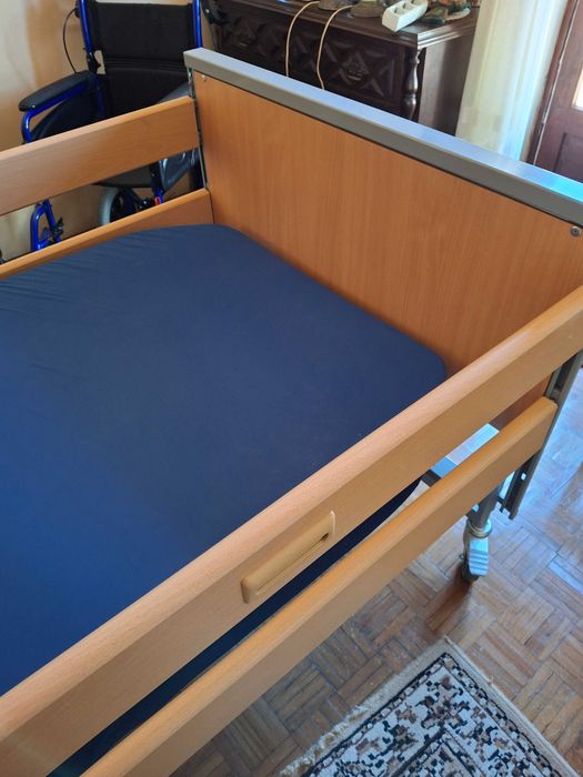 Cama articulada elétrica Invacare