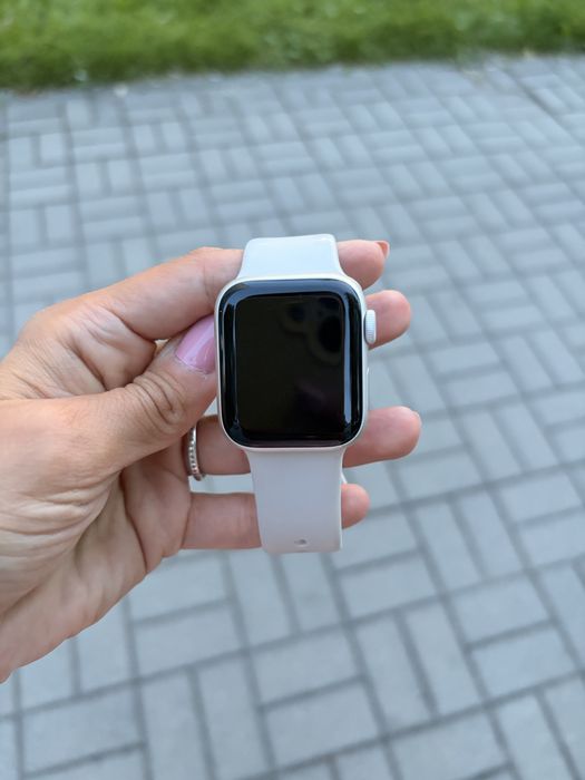 Apple Watch SE 2. generacji 40 mm + 3 paski