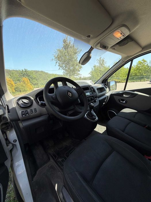 samochód dostawczy Renault Trafic