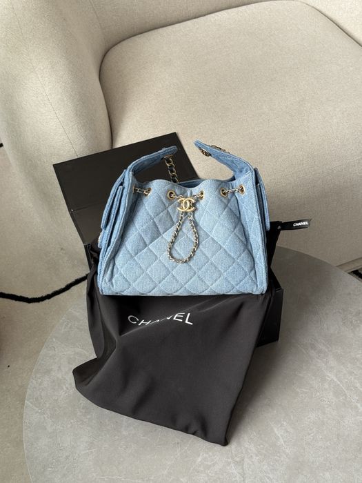 Сумка Chanel 25 Handbag in Denim With Gold Hardware