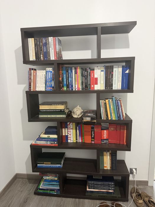 Estante moderna castanho