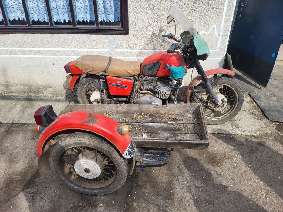 Продаєця мотоцикл ИЖ Юпитер 5