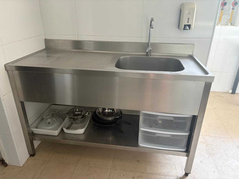 Cozinha de restauração em inox