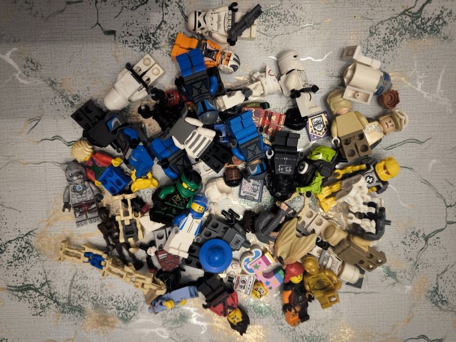 38 kg klocków LEGO plus 10 kg instrukcji