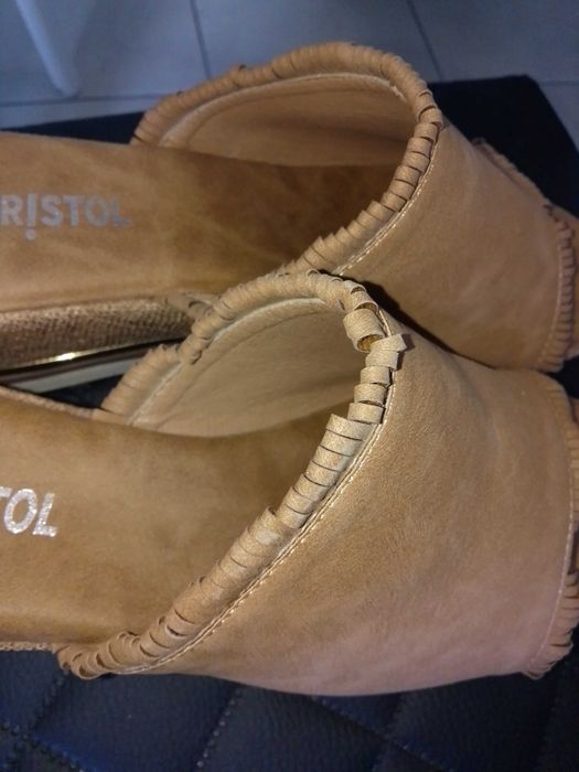 Buty damskie na koturnie