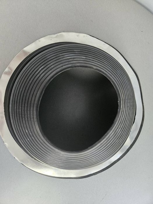 Герметичний прохід для дахових вентиляцій та інших інженерних робіт