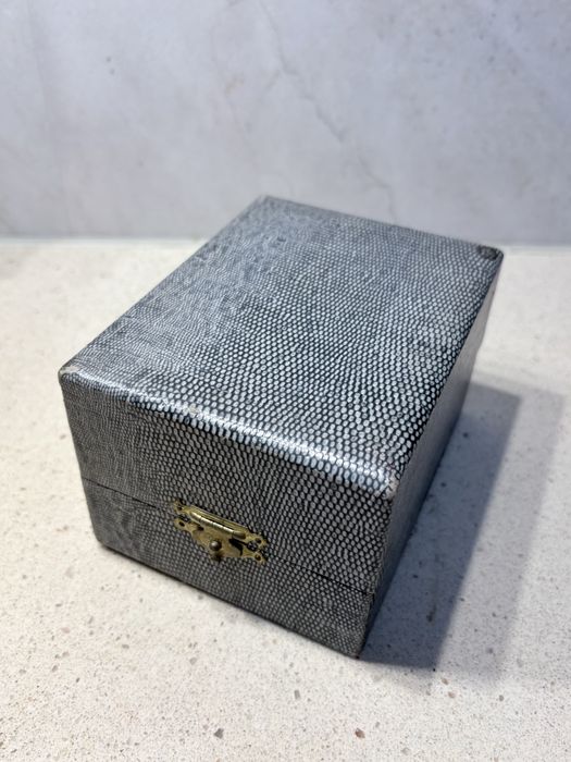 Antigo copo francês Ercuis com banho em prata contrastada