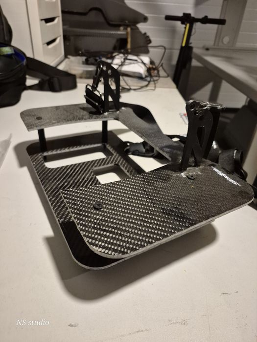 Suporte tray em fibra de carbono para rádio RC