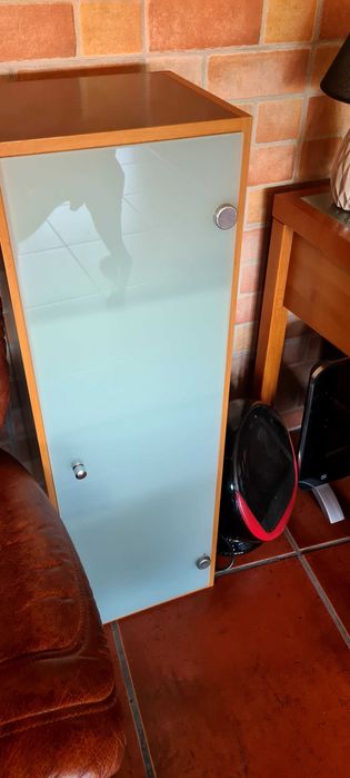 Movel madeira porta vidro