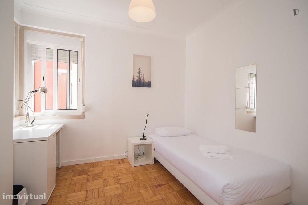 Quarto - localizado em Sete Rios Lisbon