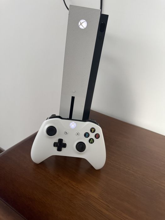 X Box one s 1 tb