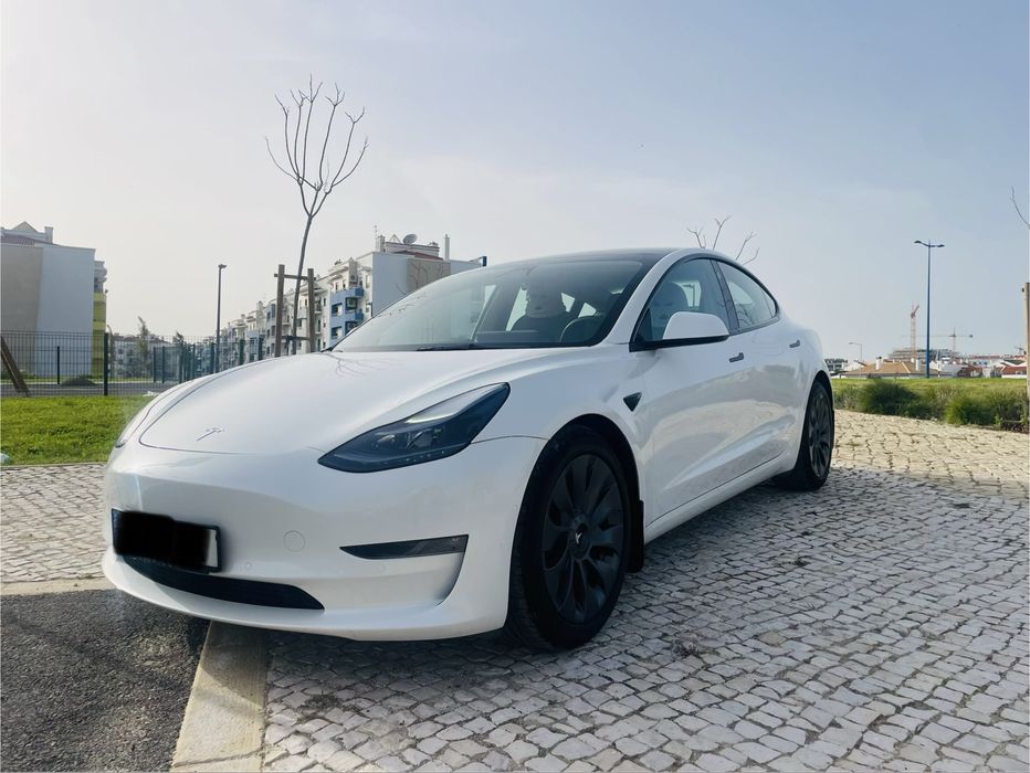Tesla model 3 longe range