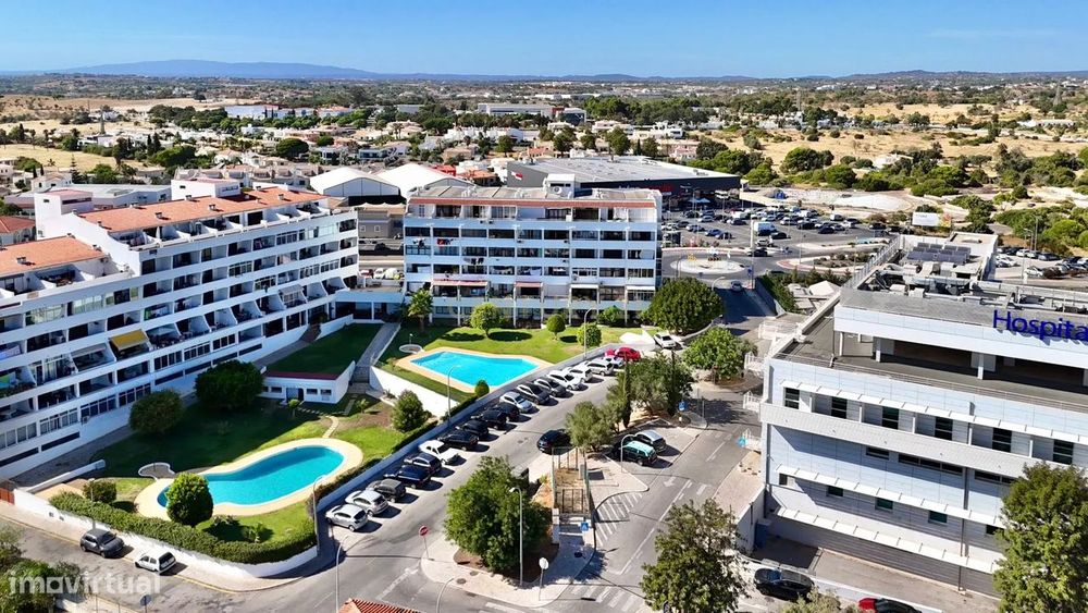 Apartamento T1+1 com piscina e bem localizado, em Vale Pedras, Albufei — Albufeira E Olhos De Água, Faro