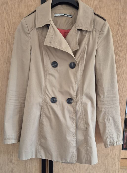 Krótki trencz Stradivarius