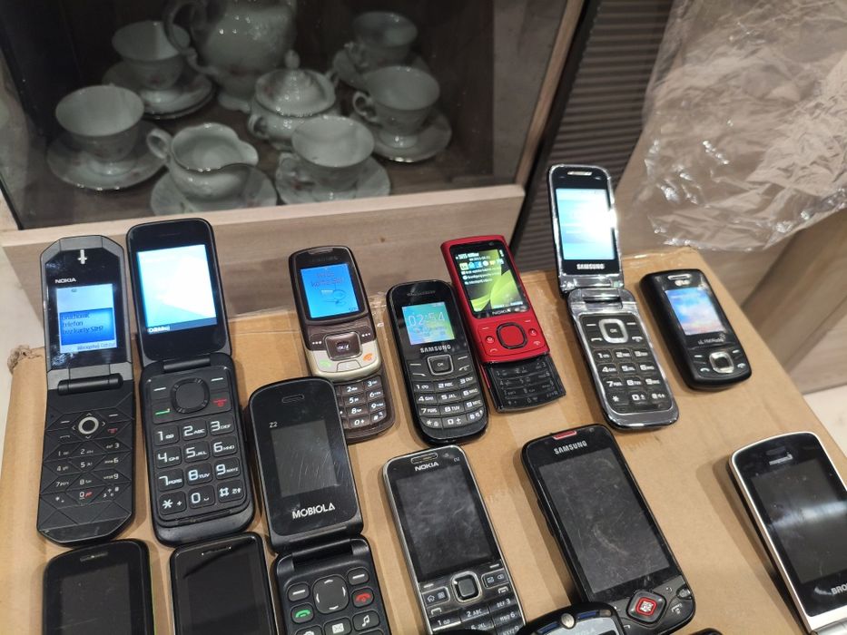 kolekcja telefonów
