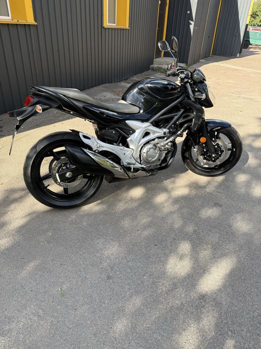 Японський мотоцикл Suzuki Gladius 650 ABS з Японії