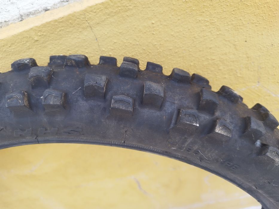 Aro 16 com pneu 90/100/16 +  pneu 70/100/19
