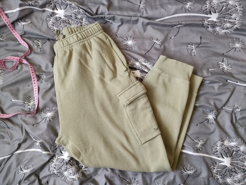 Dres Nike bojówki L/G uniseks.Wojskowa jasna zieleń.