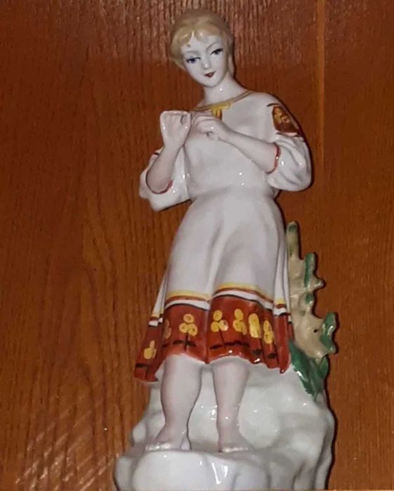 Статуетка  фарфорова