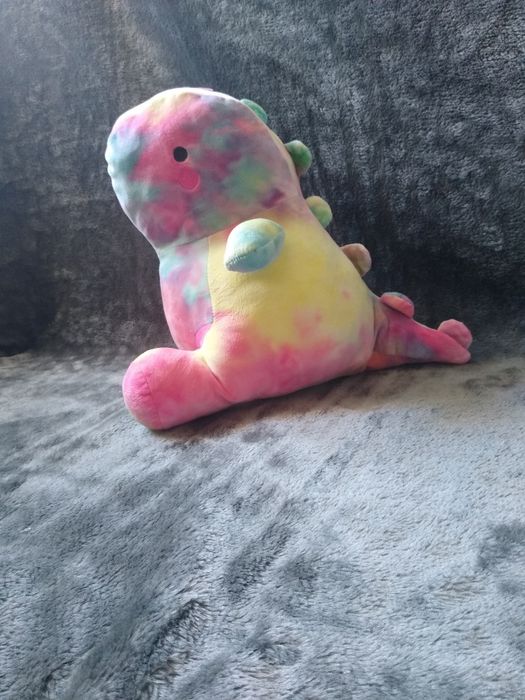 Duży pluszowy dinozaur