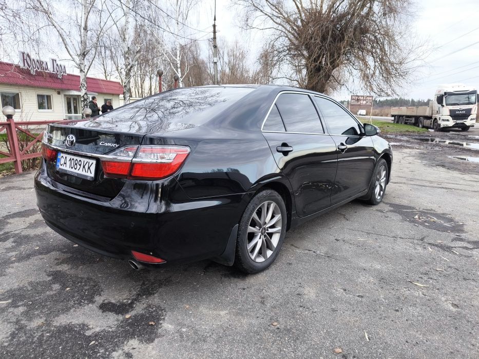 Продам Toyota Camry офіційна.