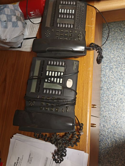 Telemóveis, telefones e calculadoras antigas