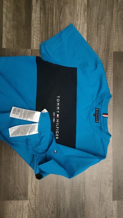świetny t-shirt TOMMY HILFIGER jak nowy