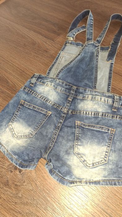 Джинсовивий комбінезн- шорти