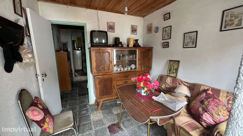 Moradia com enorme potencial em Tomar, junto à Ilha do Lombo