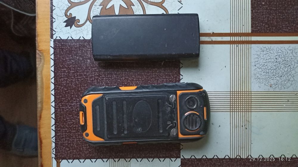 Продам б/ в пульти та телефони