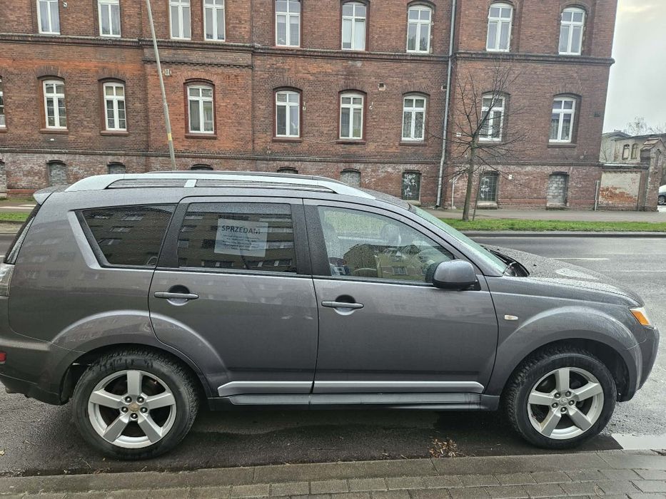 Mitsubishi Outlander 2