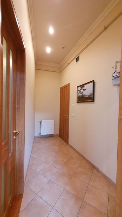 ПРОДАЖ ОФІСНОГО ПРИМІЩЕННЯ 69,1 м² в історичному центрі Мукачева